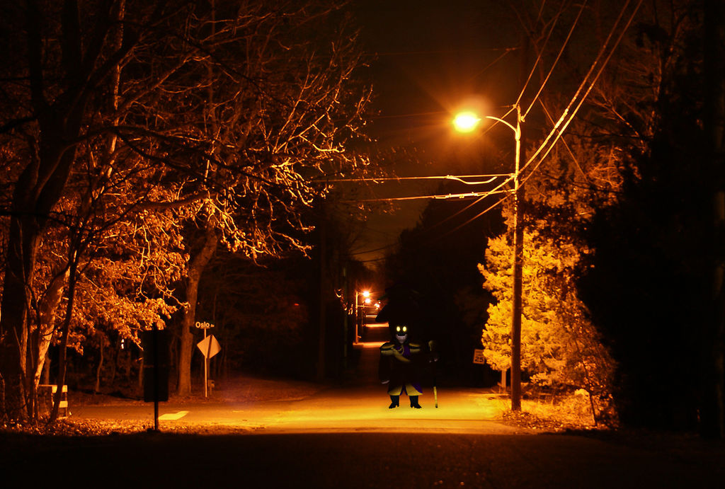 Музыка на улице ночью