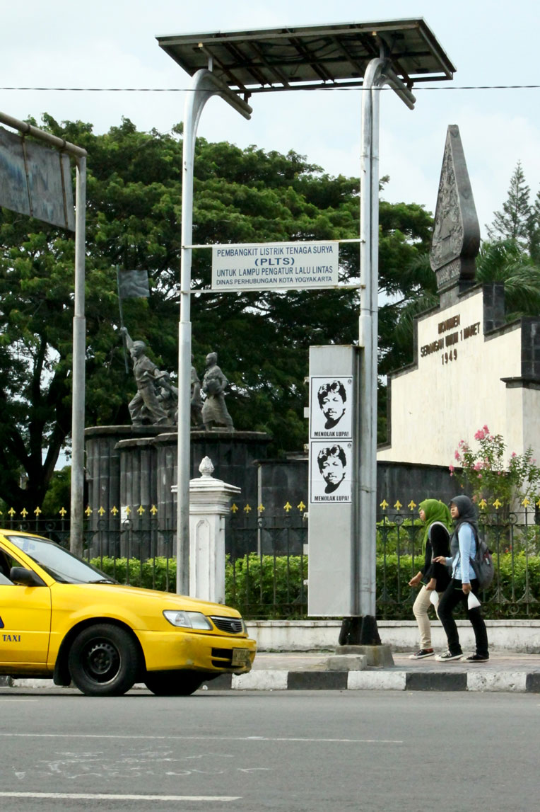 menolak lupa-monumen