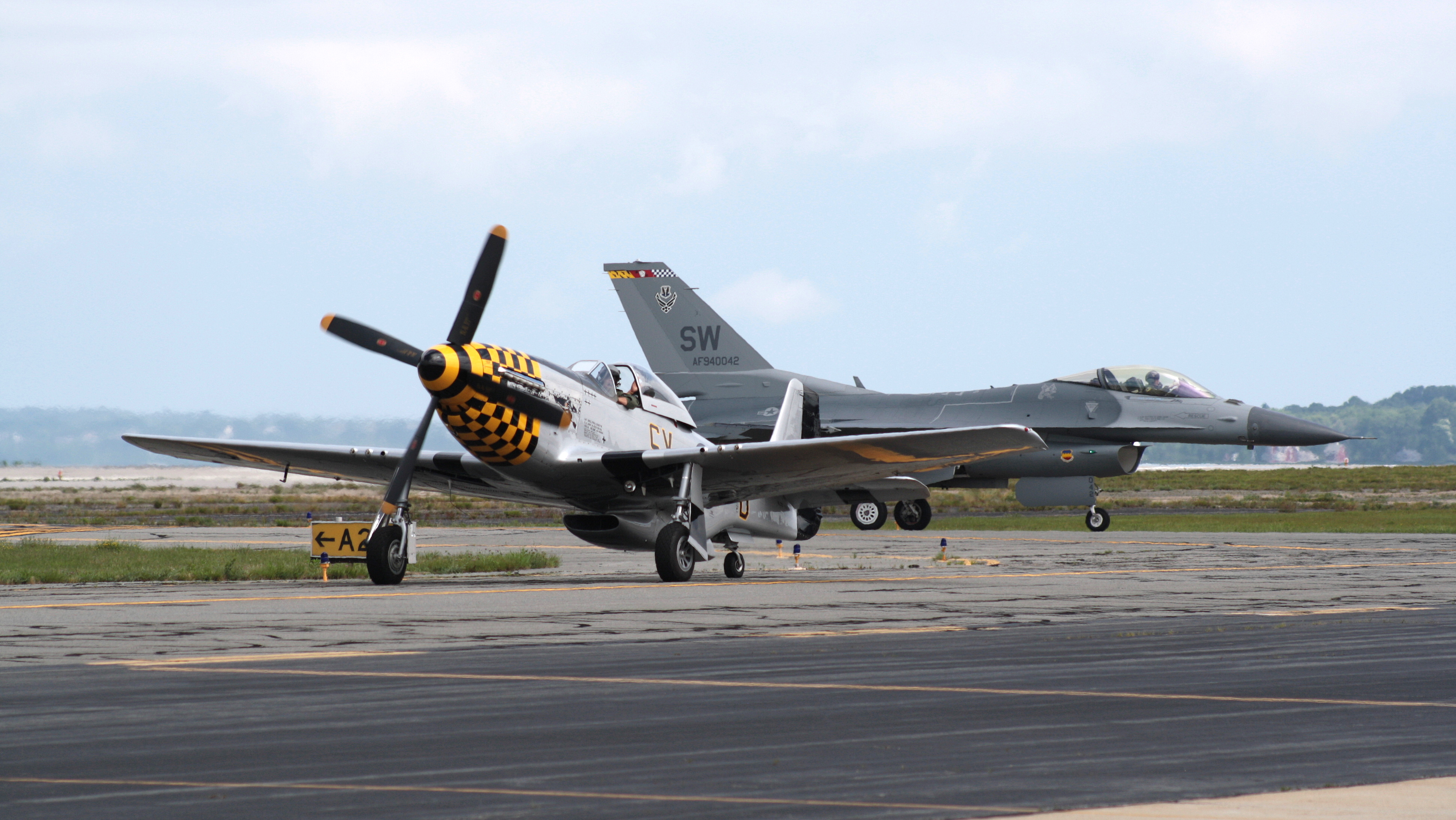 P-51 and F-16 Taxiing