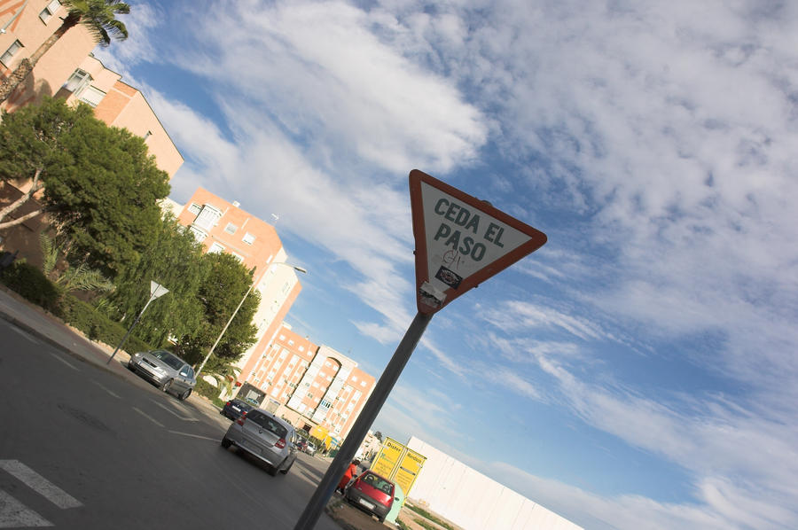 Ceda el paso by danisguillamon on DeviantArt