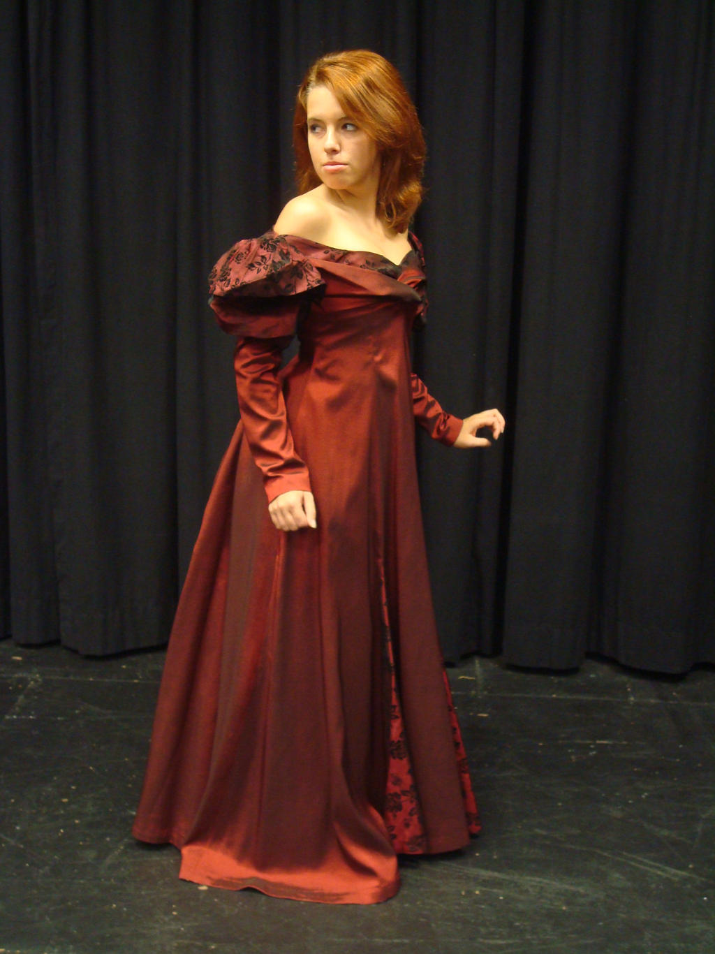 Hedda Gabler : Red Dress3