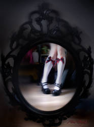 Through the looking glass by AliceAlleycat