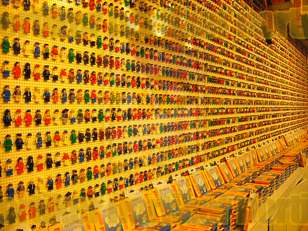 Lego-People Wall