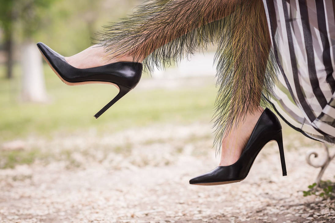 High heels is. Туфли Стилетто 2021. Женские ноги в туфлях. Красивые ноги в туфлях. Ноги в туфлях на высоких каблуках.