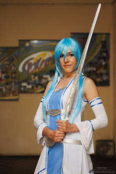 Asuna~ Take your sword!