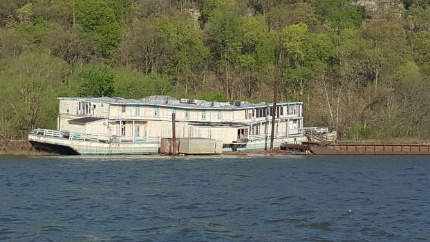 Old Illinois River Show Boat