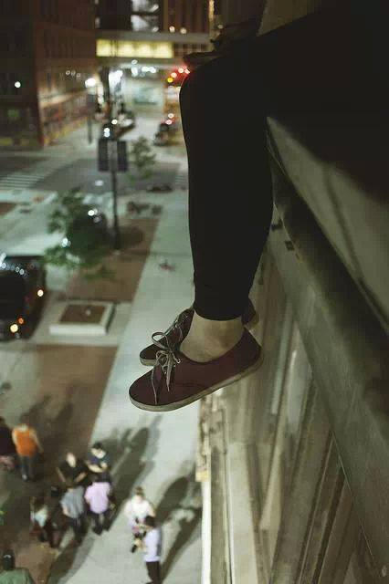 Saltar o no? by AmYgUeTa on DeviantArt