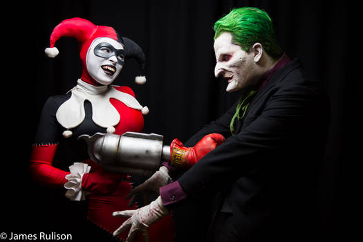 Harley and Joker: That's NOT funny...
