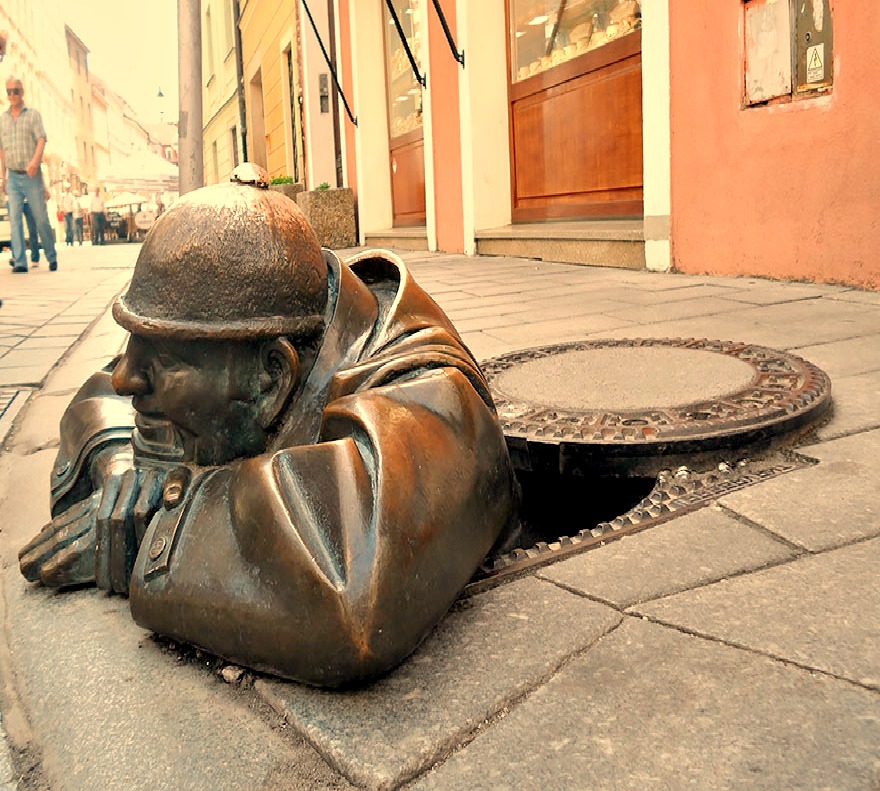 worlds-most-creative-statues-ON STREET