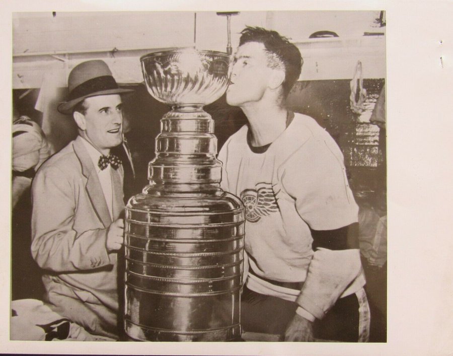 DRW Tony Leswick 1954 by Longtimerecovery on DeviantArt