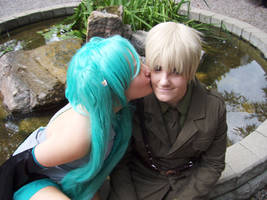 Hatsune Miku Kisses England