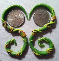 4G/5MM Handpainted Leaf Earrings