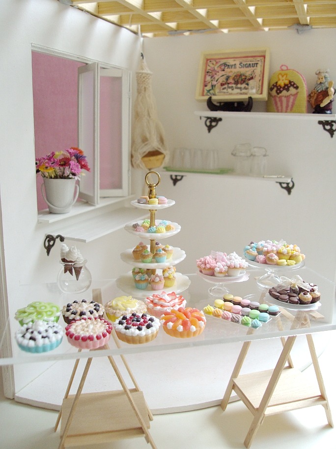 1-12 colourful sweet treats