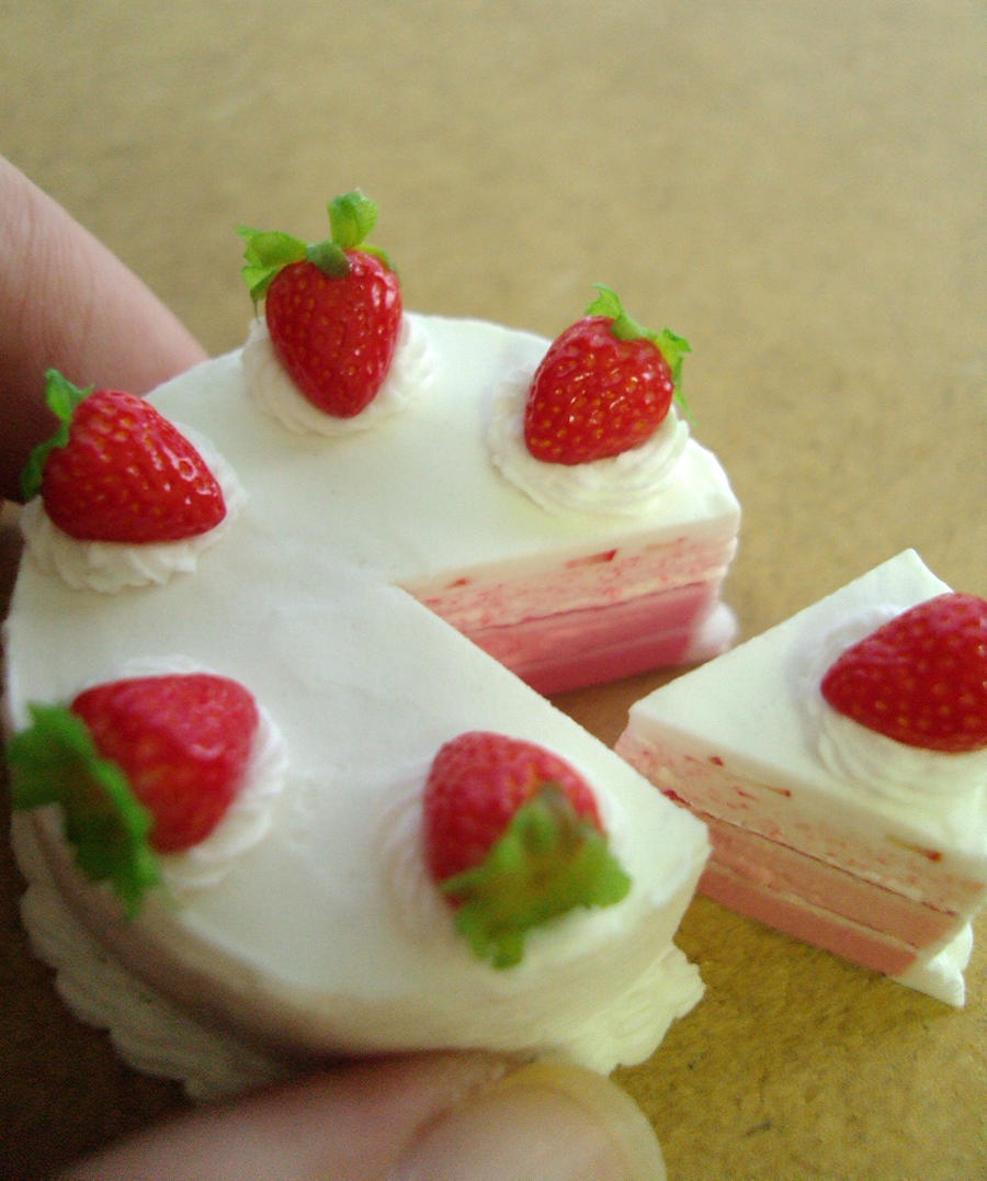 Strawberry Cake Sliced 1-6