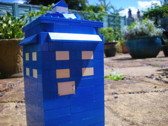 Lego Tardis by Zombiesatemyyoghurt