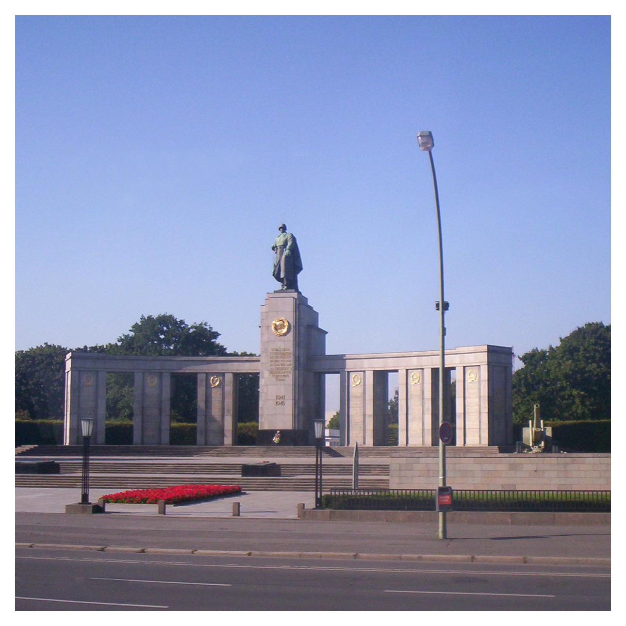 Berlin - Fallen Soldier