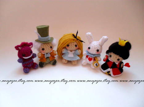 Alice in Wonderland doll set