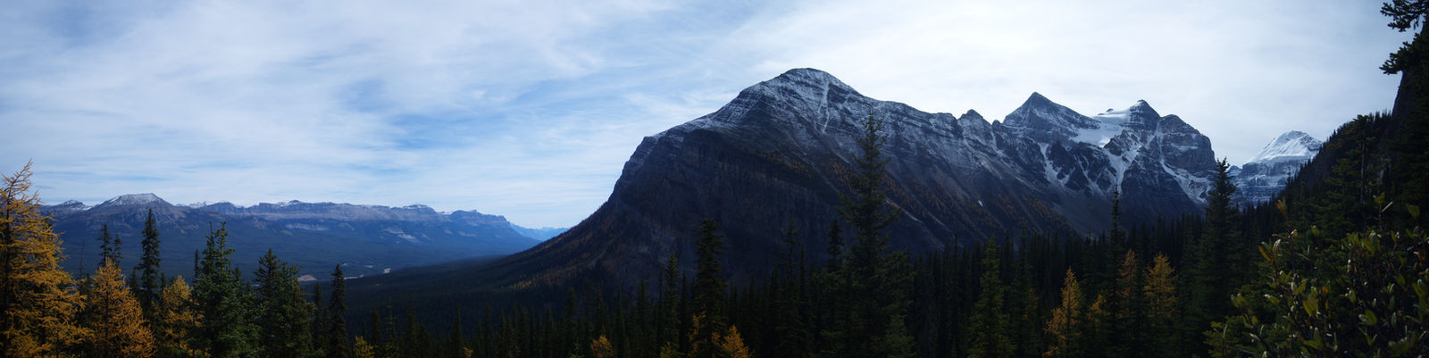 Mountain-scape Lake Louise