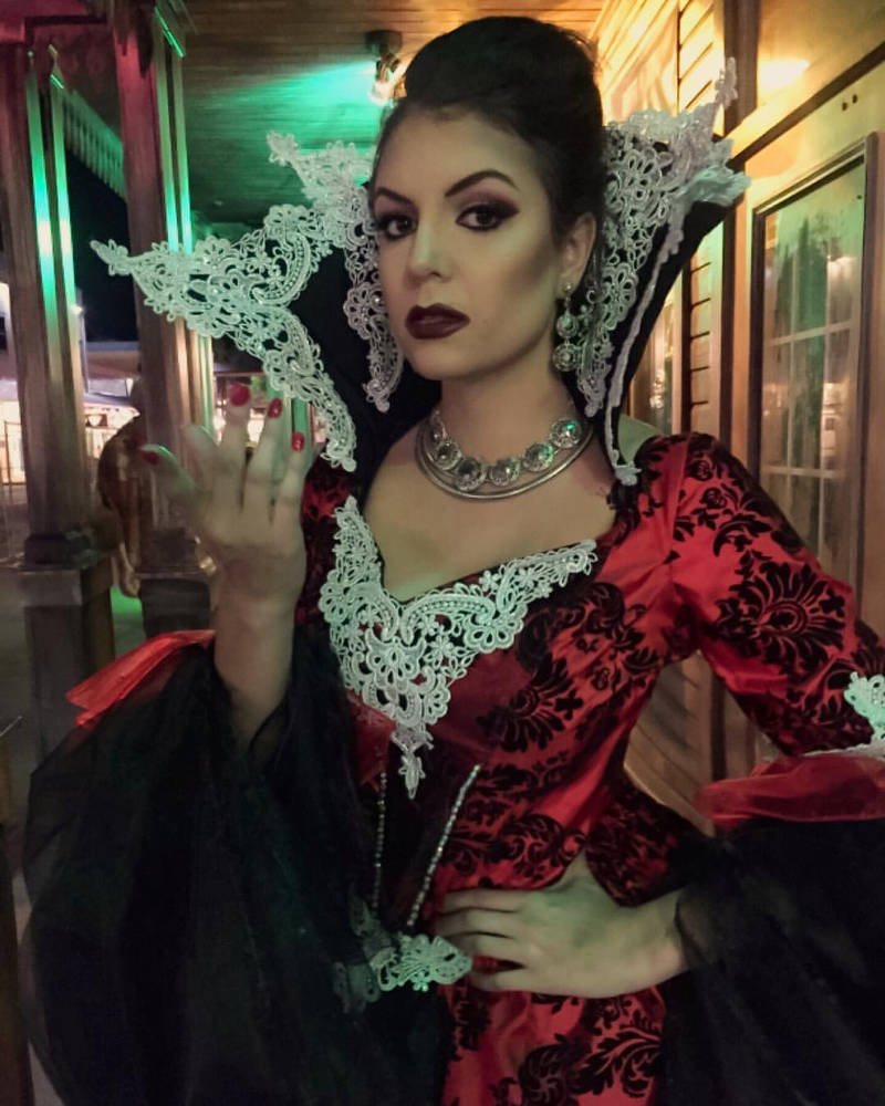 evil queen regina red dress Once Upon a Time' @ Comic-Con: Cast Talks Regina vs. Evil Queen, Emma's Potential Wedding Dress and More