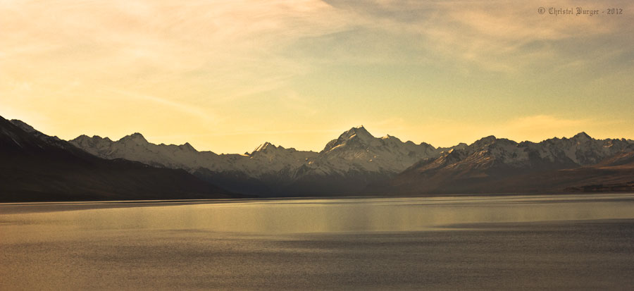 Lake and freakishly alp-like mountains