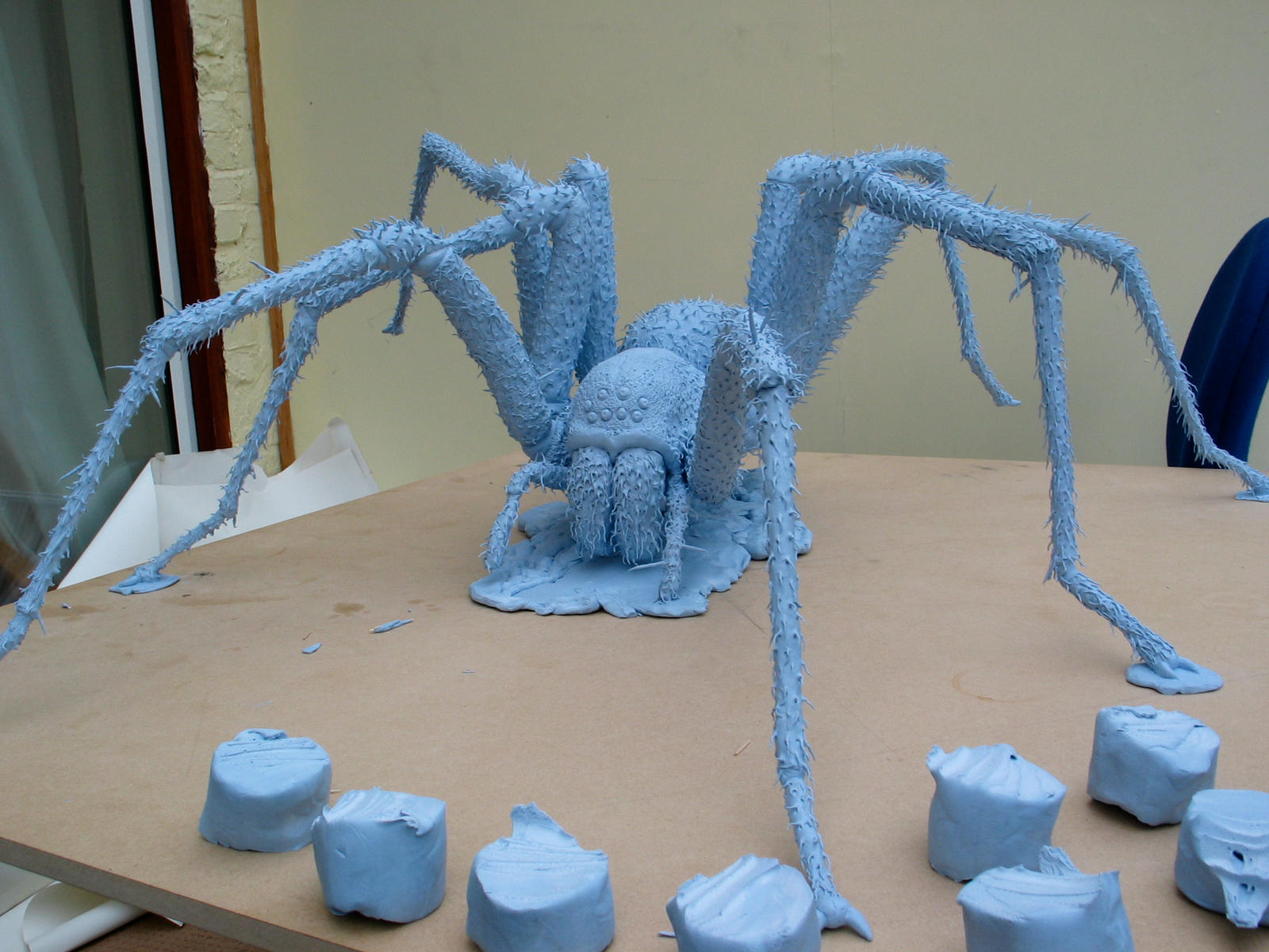 blu tack spider details