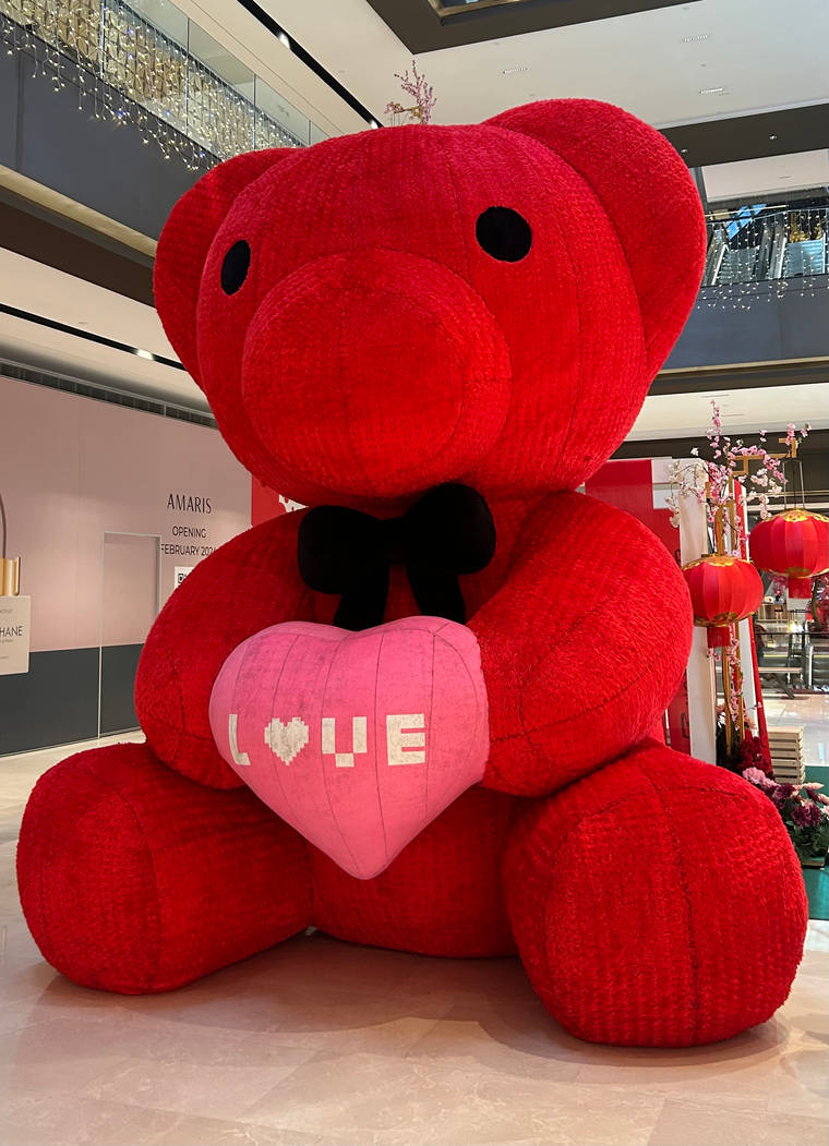 Giant Red Teddy Bear Holding A Heart By Hueylengyong15 On DeviantArt giant-red-teddy-bear-holding-a-heart-by-hueylengyong15-on-deviantart