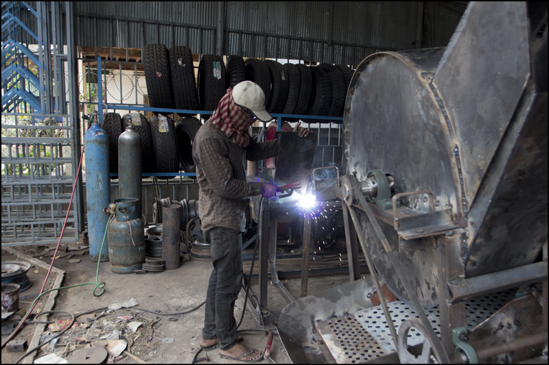 welding with sunglassess