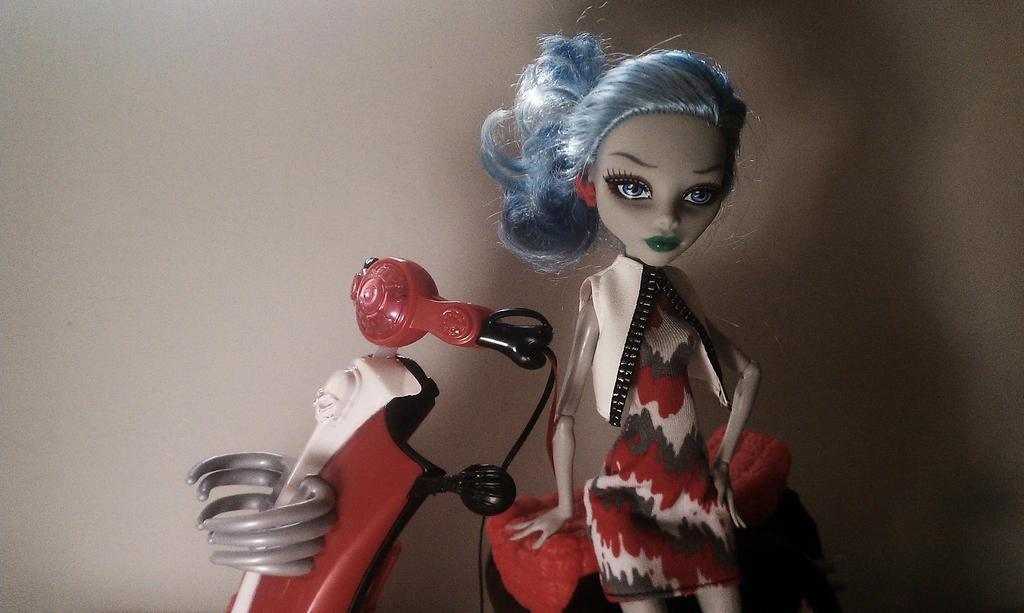 Ghoulia Yelps