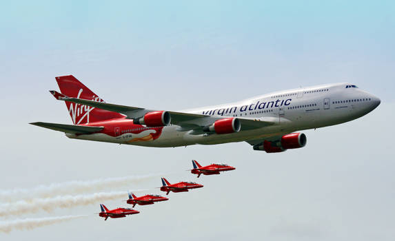 Red Arrows and Virgin 747 2