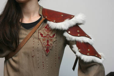 Single Leather and Rabbit Fur Pauldron/Spaulder