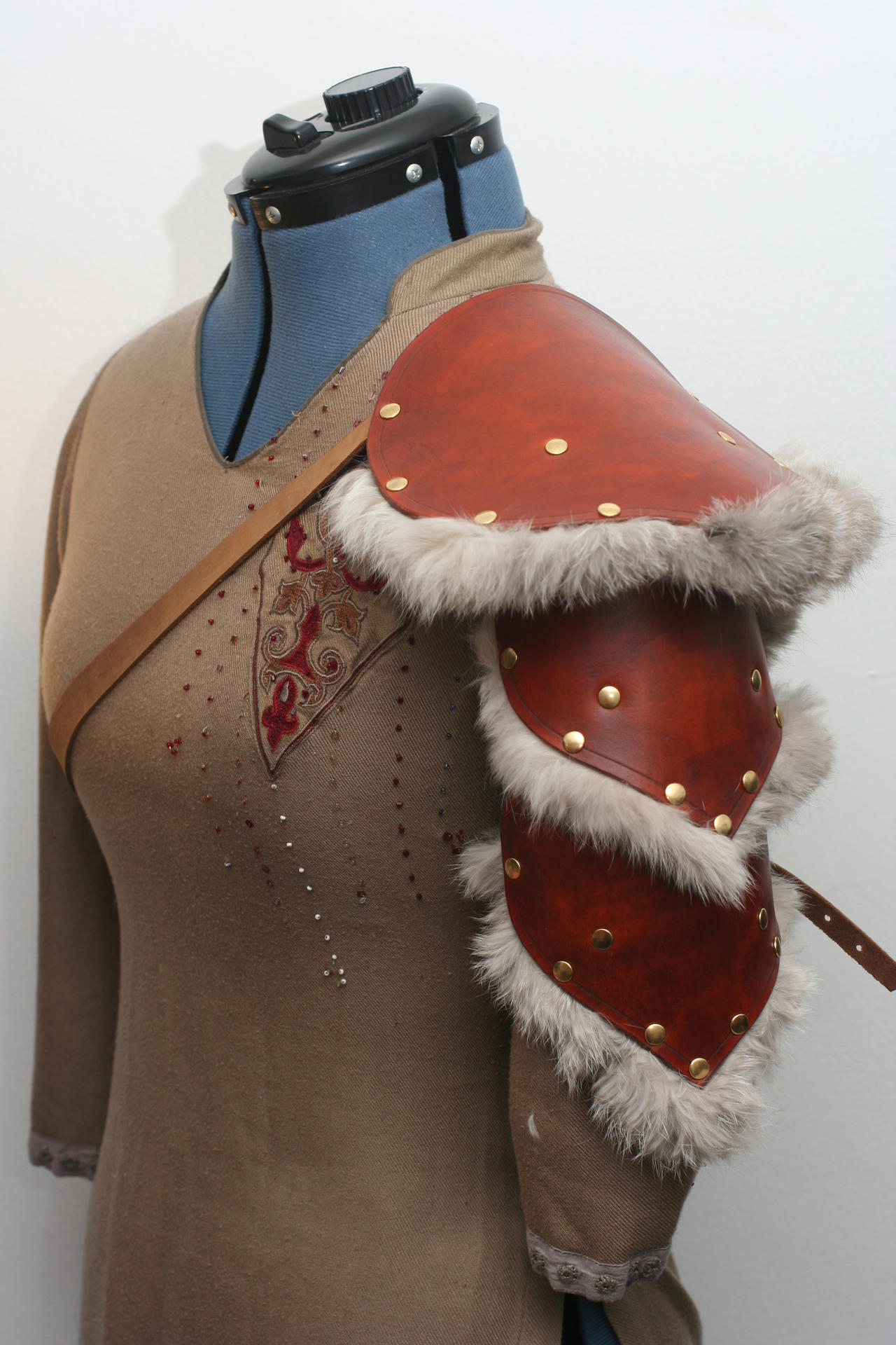 Single Leather and Rabbit Fur Pauldron/Spaulder