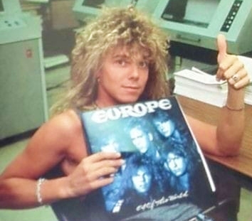 Joey Tempest thumbs up