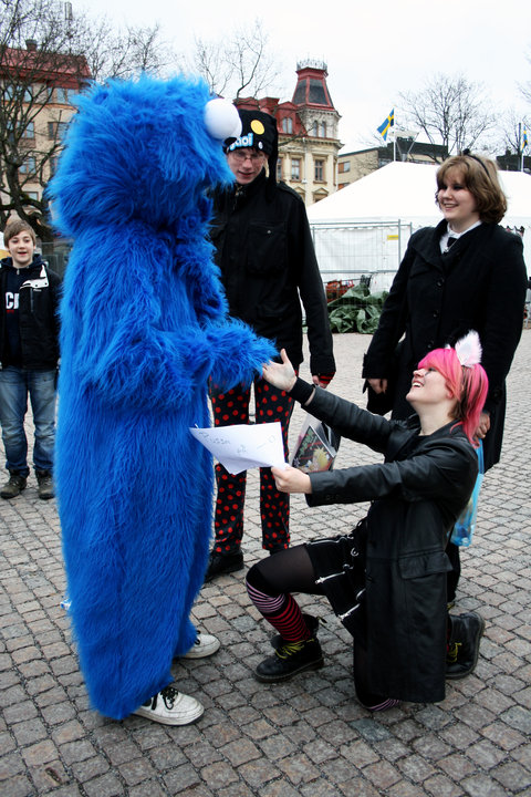 propose to the cookiemonster