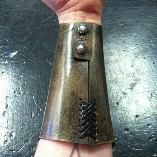 Ezio Assassins Creed vambrace