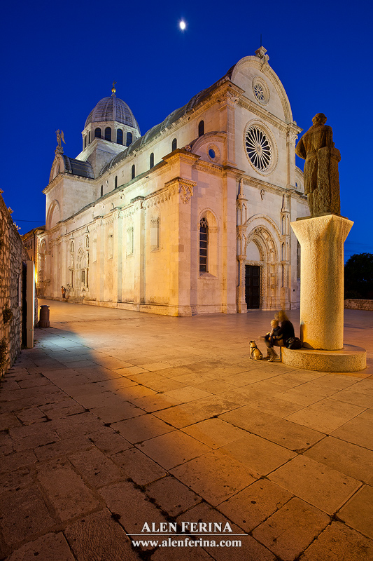 Full moon above the St Jacob's Cathedral