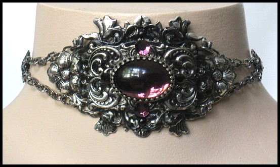 Lila Choker