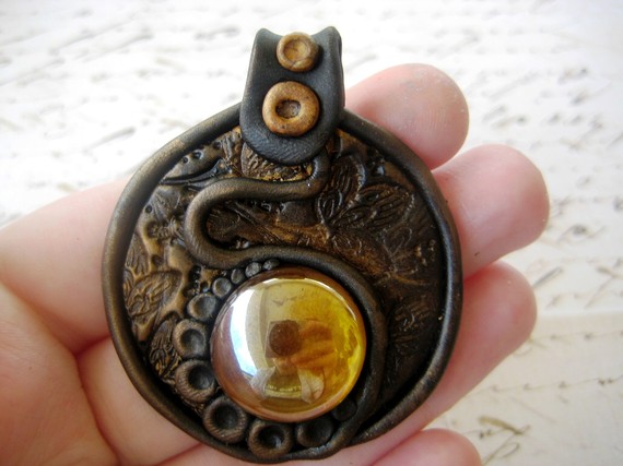 Oriental Black Gold Pendant