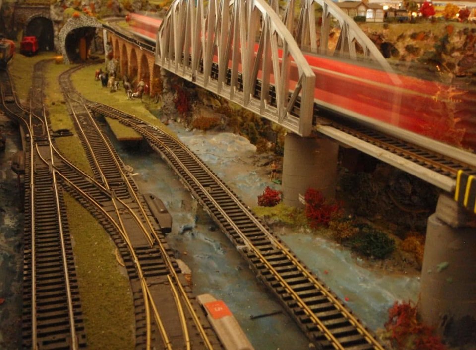 Red Model Train Railway HO Red Train set by Krulos on DeviantArt