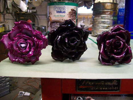 3 metal roses