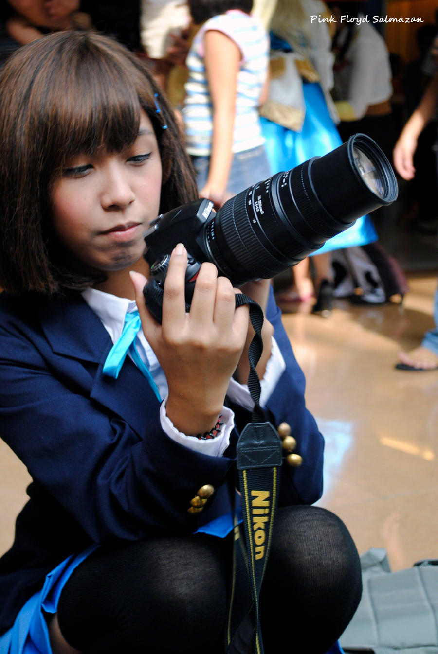 Yui Hirasawa doing photography