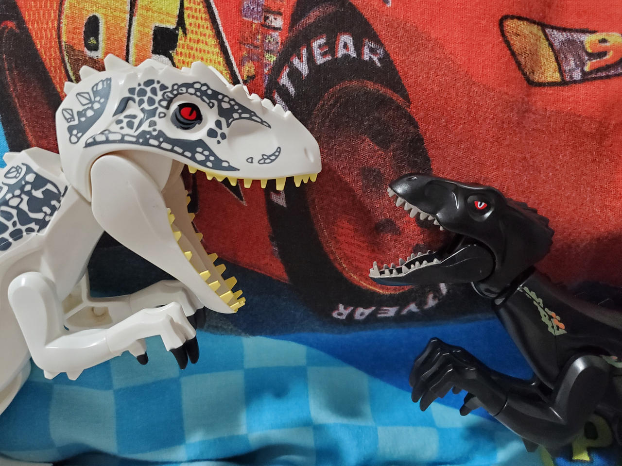 Indominus Rex vs Indoraptor by GoijraJWFNAFfan2021 on DeviantArt