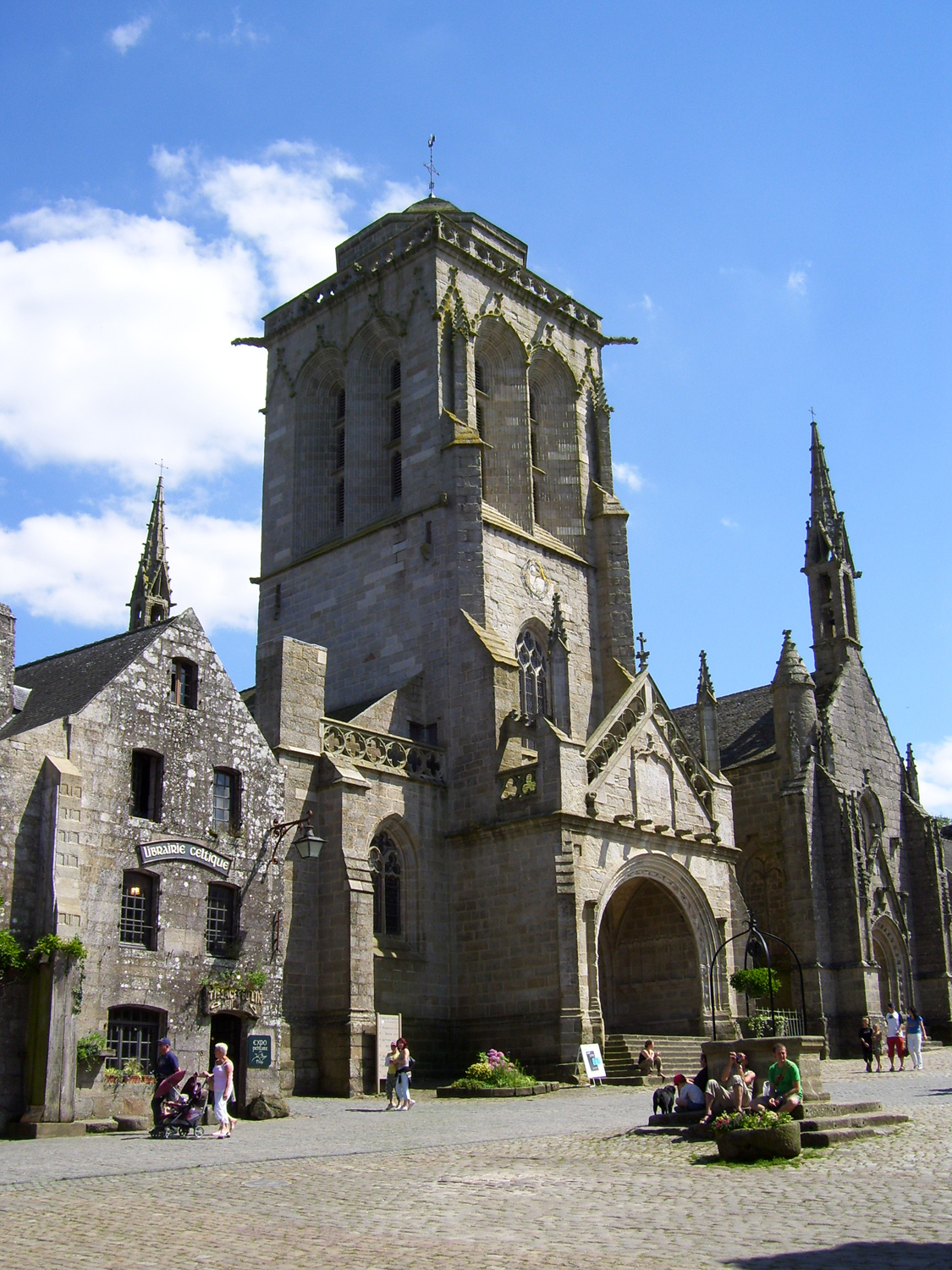 Locronan Square