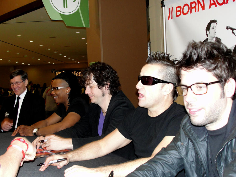 .autograph line. by emuchick001 on DeviantArt