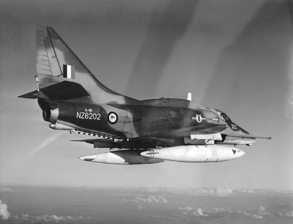 Dc's Rnzaf A-4K NZ6202 in flight early 1970's RNZAF Official by michelum on DeviantArt
