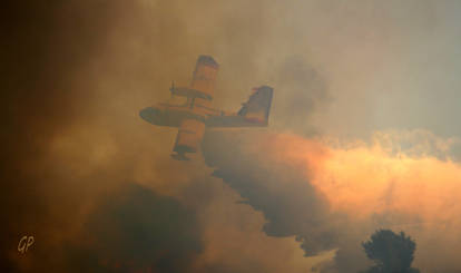 Grand hommage aux pilotes de canadair.