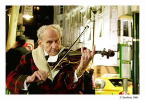 old man play violine