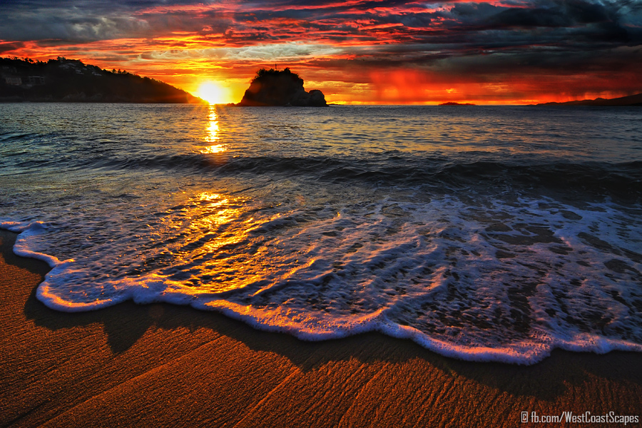 Tangolunda Bay by IvanAndreevich