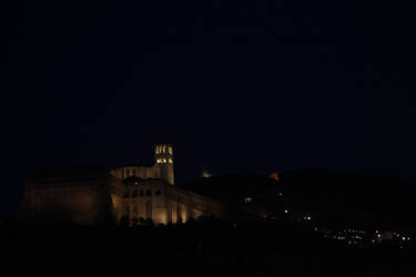 assisi in the night