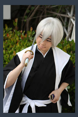 Ichimaru Gin: Grinning...