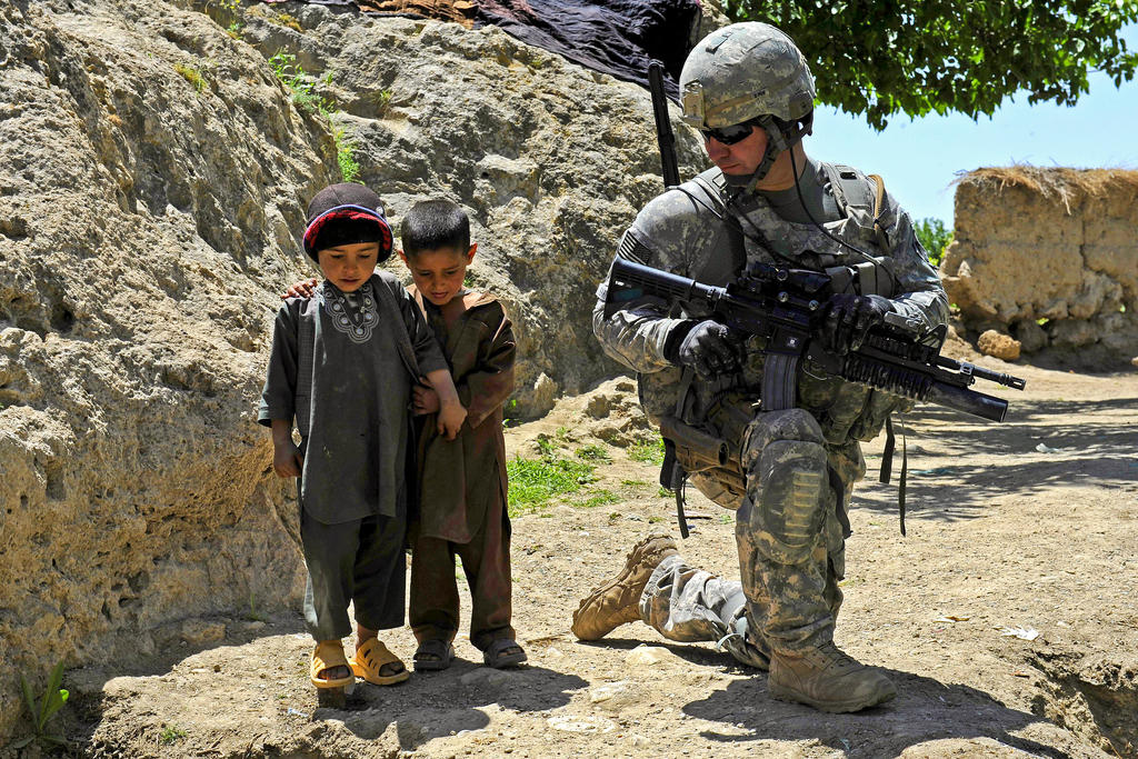 Метки солдат. Soldier boy. Солдатики коммандос. Палестинский ребенок и солдат.